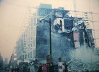 Gordon Matta-Clark, Conical Inter-sect (Etant d'art pour locataire, Quel Con, Quel Can ou Call Can), 1974
